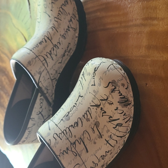 Dansko 38 off white graphic Clogs - Picture 8 of 11